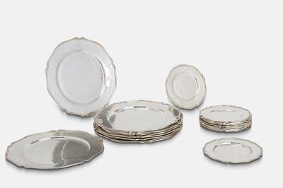 Lot 334 - A silver part dinner service