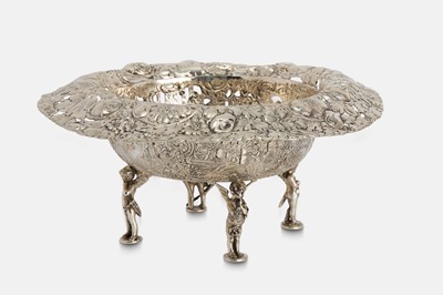 Lot 164 - A silver footed bowl