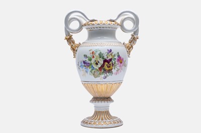 Lot 133 - A large Meissen porcelain vase