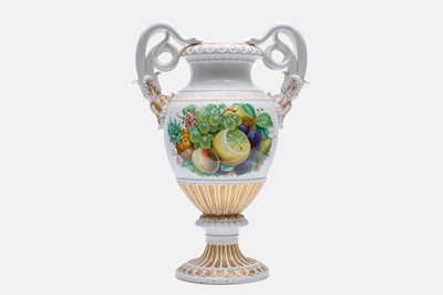 Lot 134 - A large Meissen porcelain vase