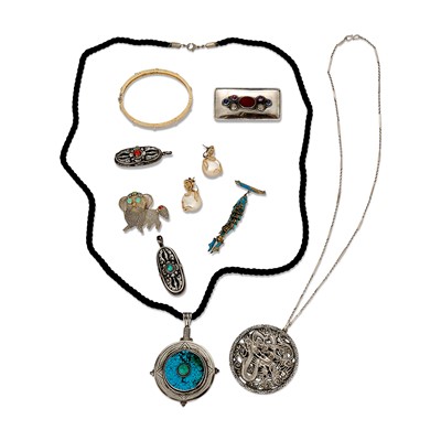 Lot 270 - A small collection of silver and costume jewellery