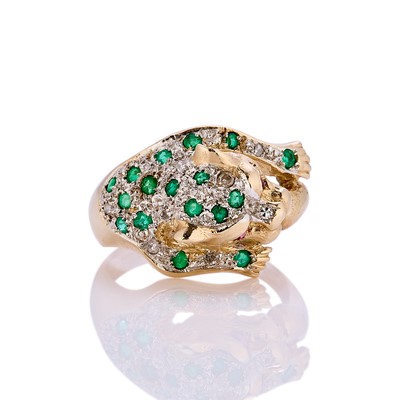 Lot 95 - A panther design ring