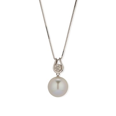 Lot 126 - A cultured pearl and diamond pendant necklace
