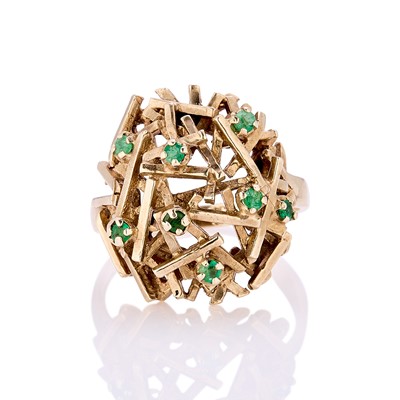 Lot 51 - A 9ct gold emerald modernist design ring