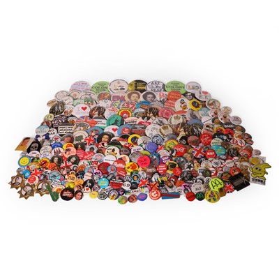 Lot 187 - A large collection of popular culture badges