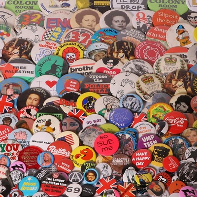 Lot 187 - A large collection of popular culture badges