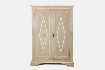Lot 166 - A large painted pine cupboard
