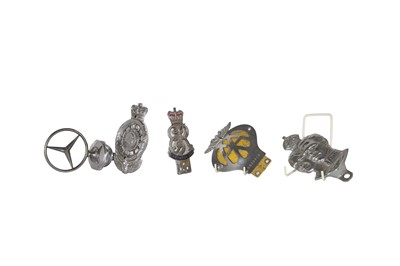 Lot 28 - A group of badges and a mercedes mascot