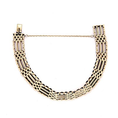Lot 301 - An Edwardian gate bracelet