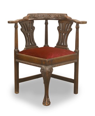 Lot 528 - A George III mahogany corner chair
