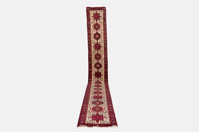 Lot 400 - A Heriz wool runner