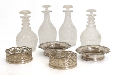Lot 151 - A collection of table glass