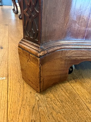 Lot 3 - A George III mahogany serpentine chest of drawers