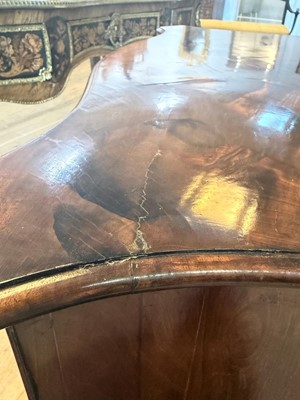 Lot 3 - A George III mahogany serpentine chest of drawers