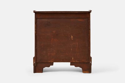 Lot 3 - A George III mahogany serpentine chest of drawers