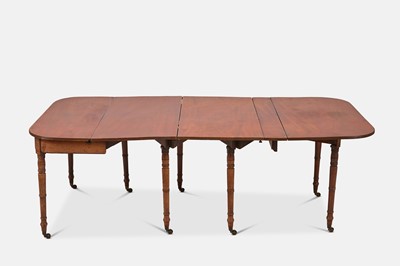 Lot 40 - A Regency extending mahogany dining table