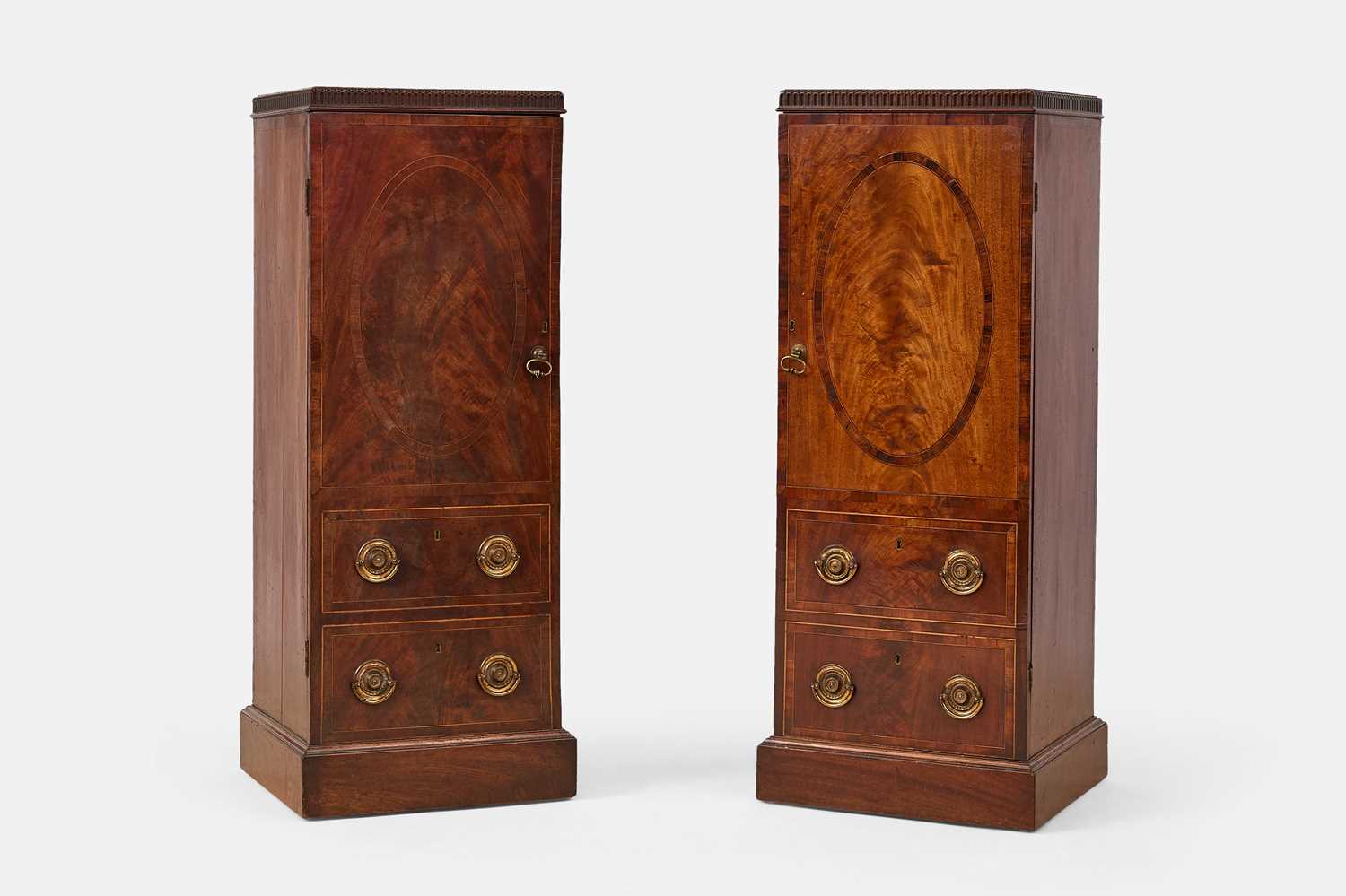 Lot 25 - A pair of George III mahogany and boxwood dining pedestals