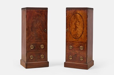 Lot 25 - A pair of George III mahogany and boxwood dining pedestals