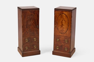 Lot 25 - A pair of George III mahogany and boxwood dining pedestals