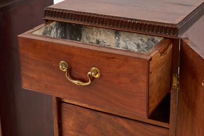 Lot 25 - A pair of George III mahogany and boxwood dining pedestals