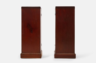 Lot 25 - A pair of George III mahogany and boxwood dining pedestals