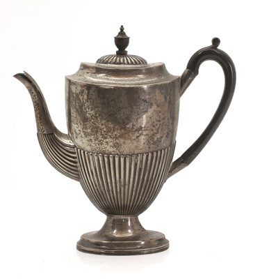 Lot 21 - A silver teapot