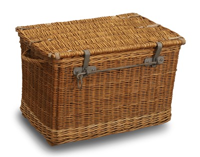 Lot 541 - A wicker basket