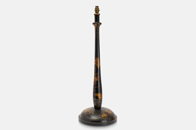 Lot 325 - A lacquered table lamp