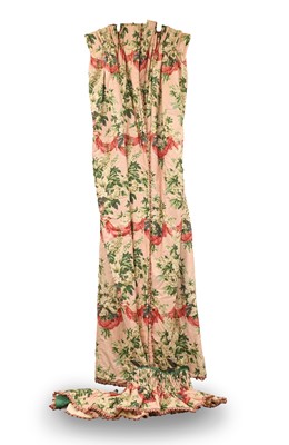 Lot 414 - A pair of chintz curtains