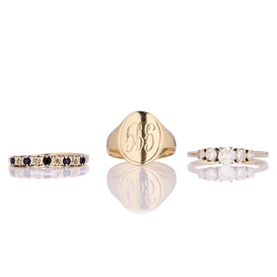 Lot 206 - A group of three 9ct gold rings
