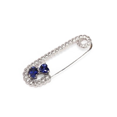 Lot 112 - A sapphire and diamond brooch