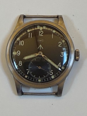 Lot 3 - An IWC WWII stainless steel British military-issued ‘Dirty Dozen’ mechanical wristwatch