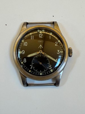 Lot 3 - An IWC WWII stainless steel British military-issued ‘Dirty Dozen’ mechanical wristwatch