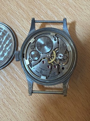 Lot 8 - A Vertex stainless steel British military-issued ‘Dirty Dozen’ mechanical wristwatch