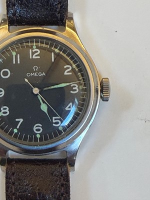 Lot 13 - An Omega stainless steel Air Ministry issue RAF pilot's mechanical wristwatch