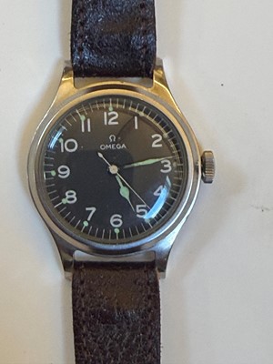 Lot 13 - An Omega stainless steel Air Ministry issue RAF pilot's mechanical wristwatch