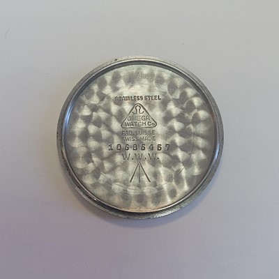 Lot 10 - An Omega WWII stainless steel military-issued 'Dirty Dozen' mechanical wristwatch