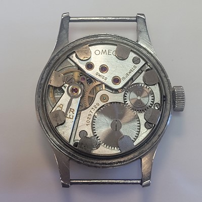 Lot 10 - An Omega WWII stainless steel military-issued 'Dirty Dozen' mechanical wristwatch