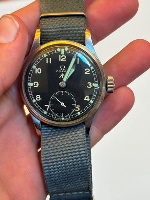 Lot 10 - An Omega WWII stainless steel military-issued 'Dirty Dozen' mechanical wristwatch