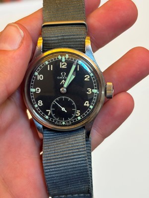 Lot 10 - An Omega WWII stainless steel military-issued 'Dirty Dozen' mechanical wristwatch