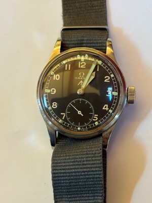 Lot 10 - An Omega WWII stainless steel military-issued 'Dirty Dozen' mechanical wristwatch