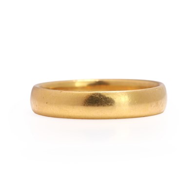 Lot 296 - A 22ct gold wedding band
