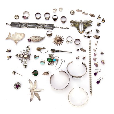 Lot 251 - A mixed collection of period and modern silver jewellery
