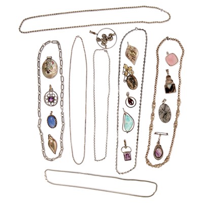 Lot 254 - A collection of jewellery