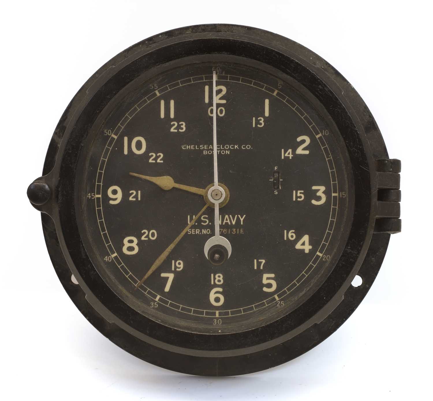 Lot 22 - A World War II US Navy Mark II Type E 24-hour deck clock