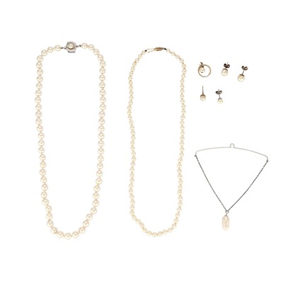 Lot 242 - A collection of pearl jewellery