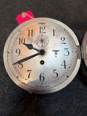 Lot 40 - A WWII Kriegsmarine ship's bulkhead clock