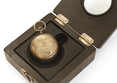Lot 42 - A WWII German Kriegsmarine Artillerietrager pocket watch or stopwatch