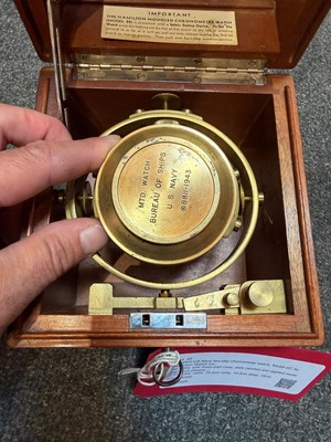 Lot 55 - A WWII US Navy two-day chronometer watch