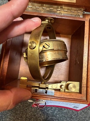 Lot 55 - A WWII US Navy two-day chronometer watch